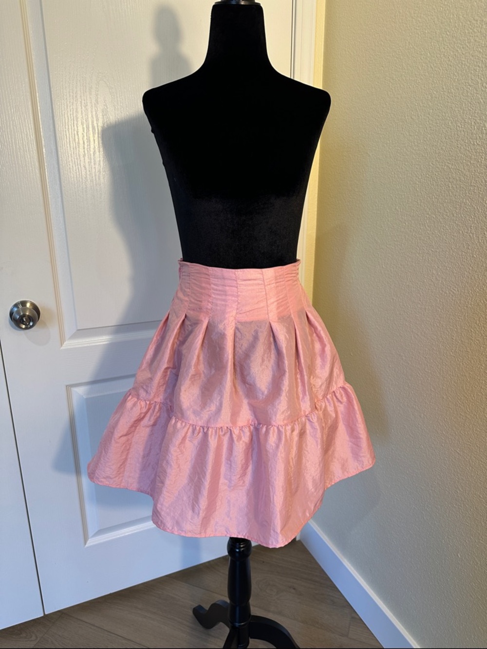TOPSHOP Women's Pink Taffeta Lantern Tiered A-Line Mini Skirt. Size 2